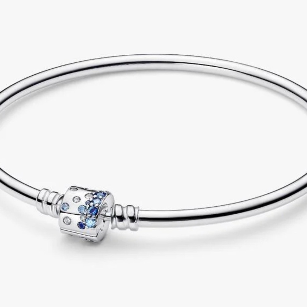 PandoraStudded Clasp & Chain Bracelet
Product number: 593681C00-17
Size: 6.7 In